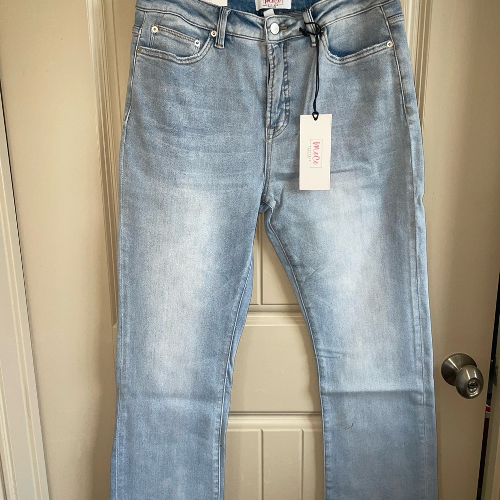 Trendy Women's Light Blue Cropped Jeans